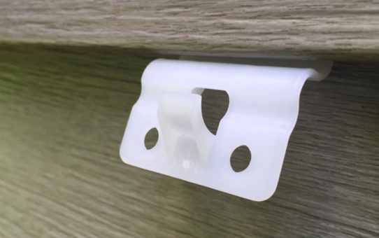 VZ Hang vinyl siding hook on house