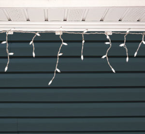 Read more about the article New Finish Trim VZ Hang Vinyl Siding Hooks at ‘As Seen on TV’ Store