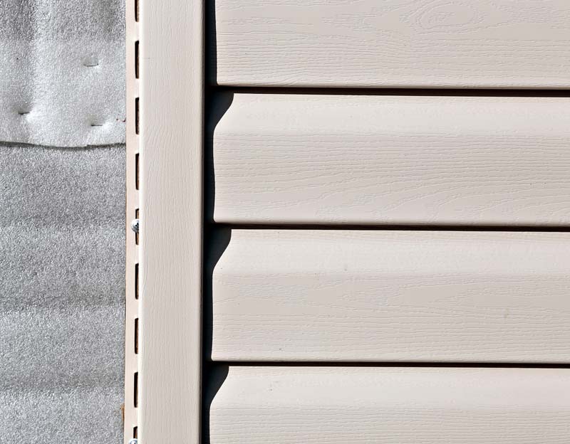 You are currently viewing Vinyl Siding Installation Tips for Do-It-Yourselfers